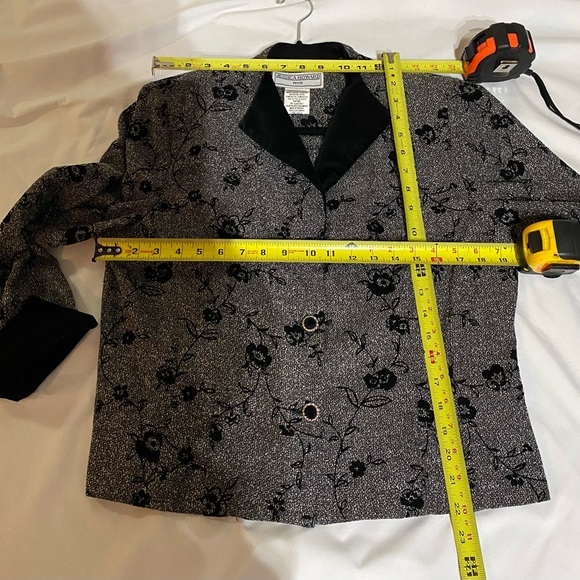 Women’s Jessica Howard size 16P dress jacket size. Gently used. - Picture 9 of 13